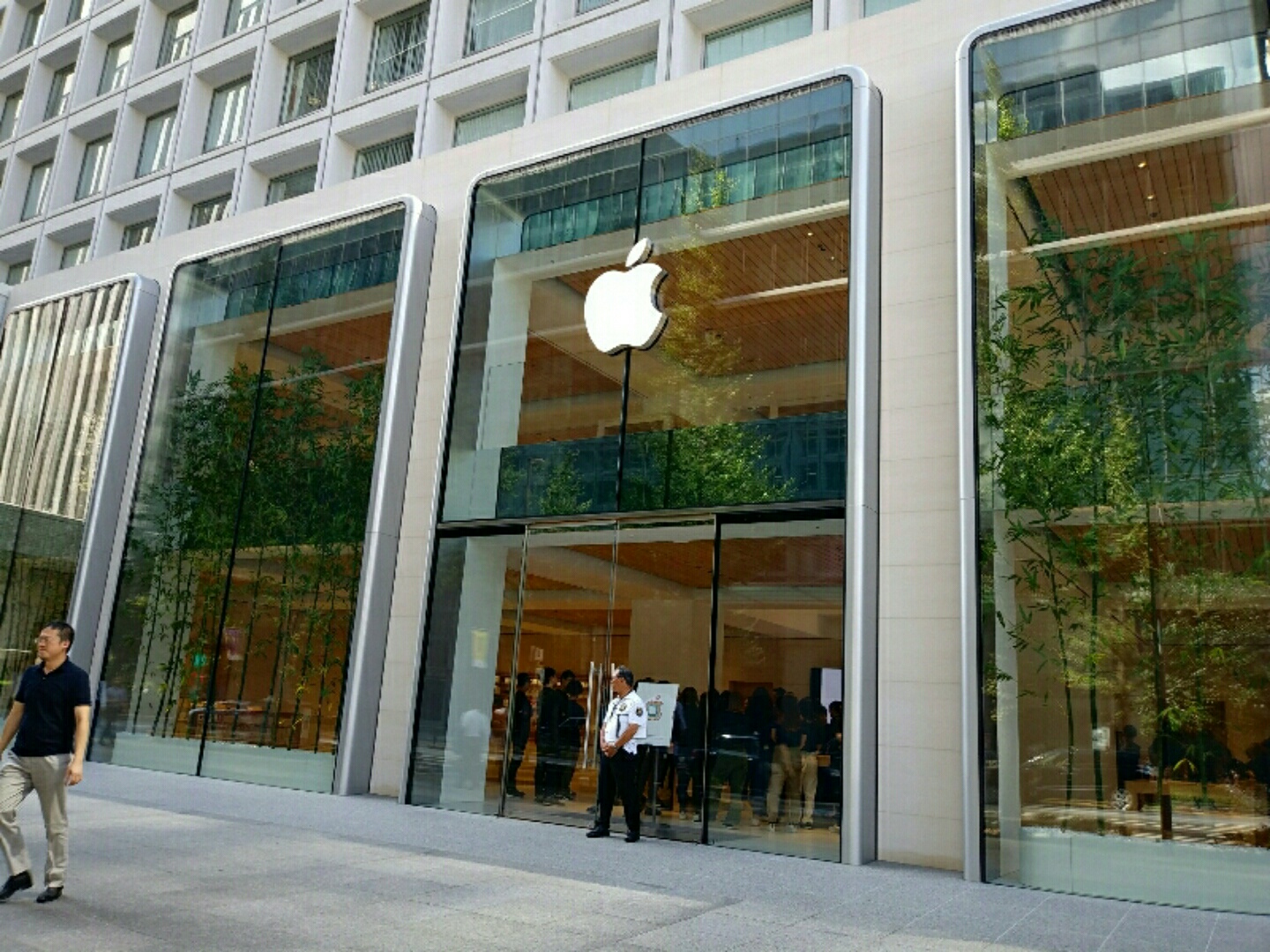 New Apple Store near Tokyo Station